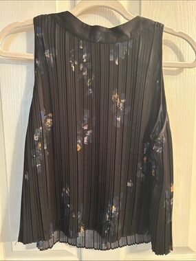RW&CO. Pleated Sleeveless Blouse in Black with Blue & Gold Print